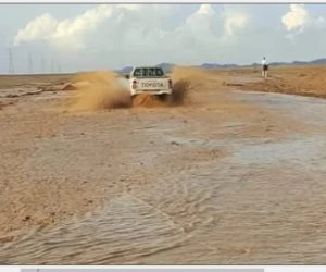 سيول تضرب منطقة برنيس جنوب مرسى علم بالبحر الأحمر.. صور