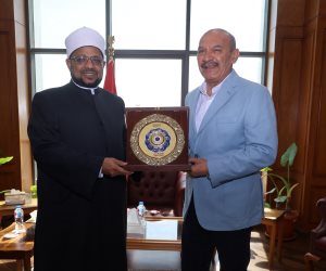 أمين البحوث الإسلامية ومحافظ السويس يبحثان تعزيز التعاون المشترك في نشر الوعي