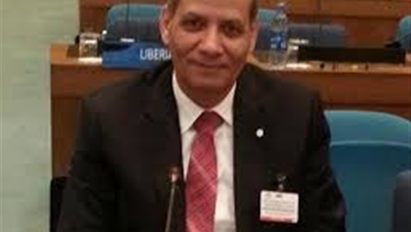 "الشربيني": أنا فى ضهر أي مُعلِم  