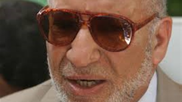 المستشار الخضيرى يغيب  عن محاكمة "مرسى" لمرضه 