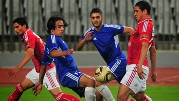 لاعبو الأهلى وسموحة يجريان عمليات الأحماء