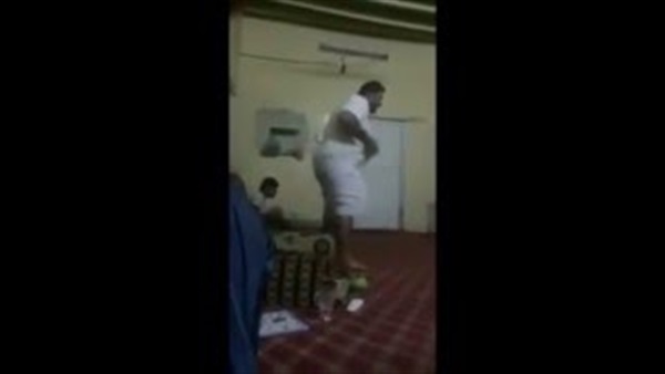 بالفيديو.. مشجع أهلاوى يشعل مواقع التواصل