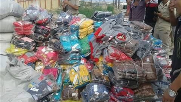 جمارك بورسعيد تحبط محاولة تهريب كمية من الملابس الجاهزة