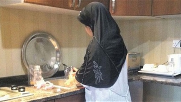 خادمة بالكويت تعد عصيرًا بـ«بولها» لرب المنزل