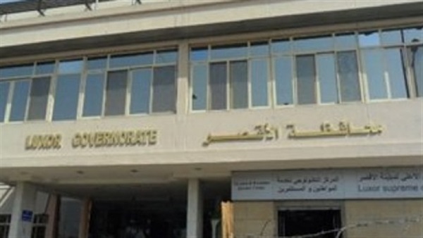 «تموين الأقصر» يسلم 57 ماكينة تموينية لبقالين جدد بالمحافظة