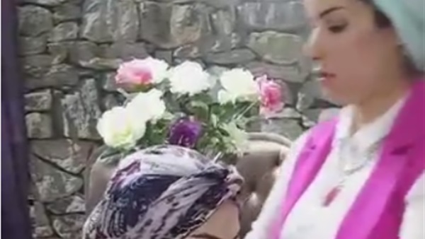 بالفيديو.. طريقة عمل الأسكارفات «تربون» في الصيف