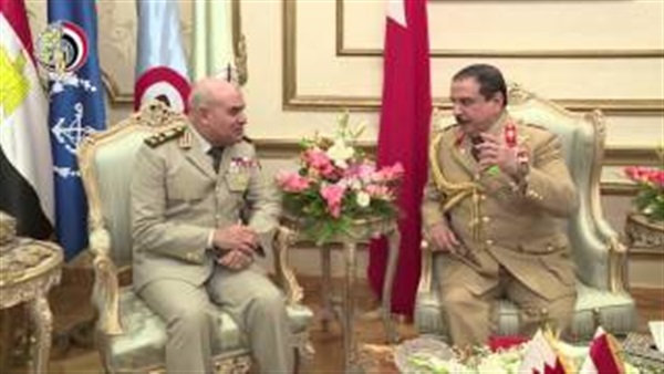 المتحدث العسكري ينشر فيديو لقاء وزير الدفاع وملك البحرين