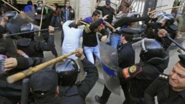 10 نصائح للهروب من القتل والتعذيب فى مصر.. «متعديش من قدام البوكس».. لا تكن صحفيًا.. التظاهر يؤدي إلى السجن.. القعدة على القهاوي خطر.. «بلاش فيسبوك».. و«متفصلش فى الأجرة»