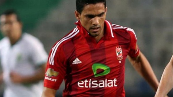 «مدافع الأهلي» يقترب من الانضمام لصفوف زعيم الثغر