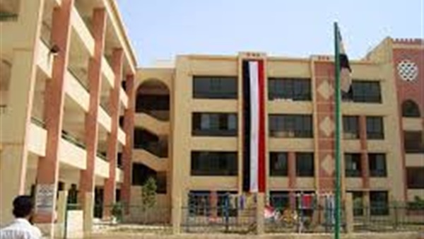 عبد العزيز يقيل مدير  مدرسة بدسوق  
