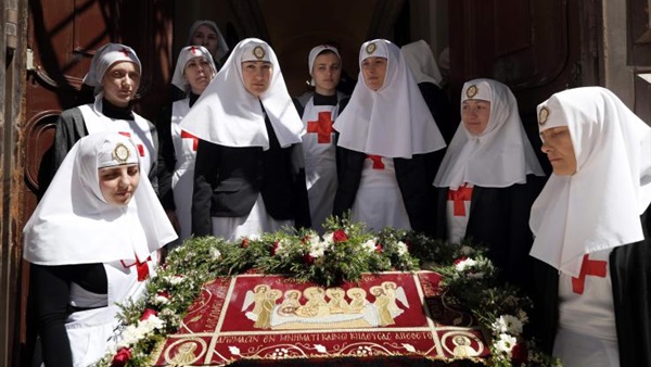 10 صورة تبرز احتفالات الأقباط بـ«الجمعة العظيمة»