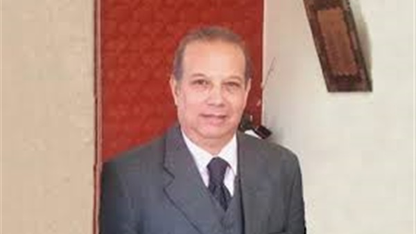 رئيس المعاهد القومية يؤكد على الإهتمام بتهوية الفصول داخل المدارس 