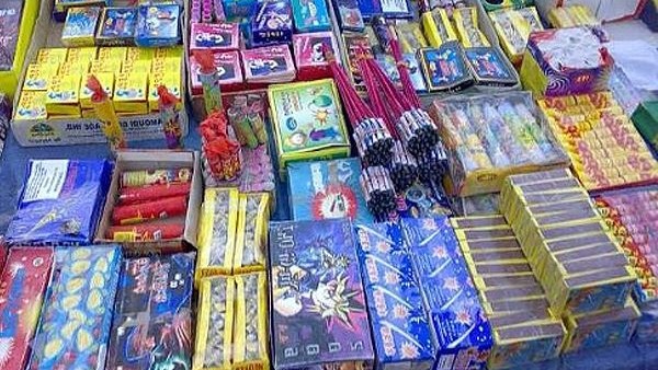 ضبط مصنع بدون ترخيص و240 صاروخ ألعاب نارية بالقليوبية