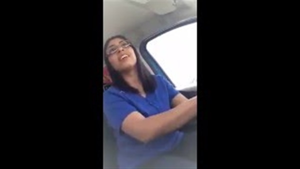 بالفيديو.. فتاة حسناء تشعل مواقع التواصل بأغنية للنادي الأهلي