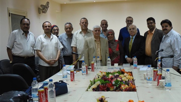 بالصور: حفل توقيع كتاب "حكاوى القناة ..إنشودة العرق والدم" 