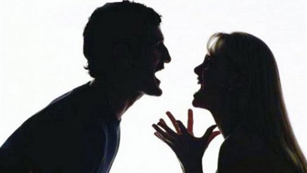 أغرب 6 قضايا بمحكمة الأسرة.. سيدة: «جوزي مبيعرفش يبوس».. «بيعمل حاجات مش بتاعة رجالة» وأخرى باع صورها العارية.. وزوج: «مراتي خانتني وطلبت الخلع».. وآخر: ضبطتها مع عشيقها في أوضة نومي
