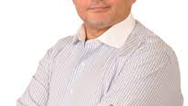 جوجل يختار طبيب مصري كأول  مبتكر لفقرة صناعية في العالم 