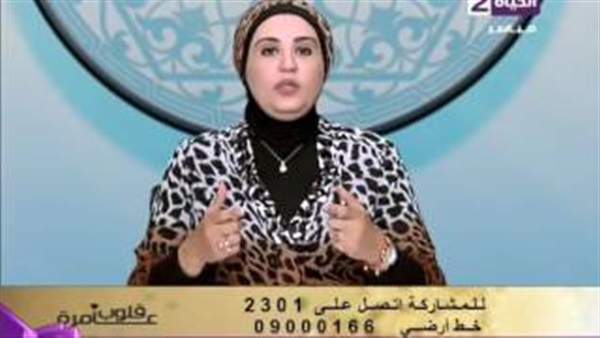 بالفيديو.. نادية عمارة ترفض طلب إحدى المشاهدات على الهواء