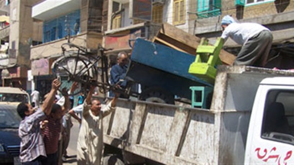 حبس صاحب محل موبيليا 4 ايام لقيامة بالتعدى على ضابطين بطهطا  