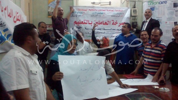 بالصور.. «العمال» عقب منع وقفتهم: انهاردة عيد رجال الأعمال وليس العمال