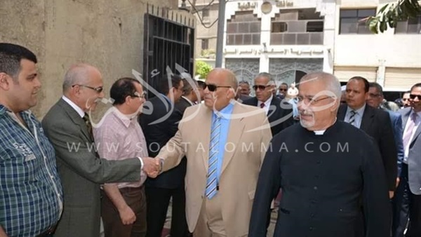 بالصور.. محافظ الدقهلية يهنئ الإخوة الأقباط بعيد القيامة المجيد