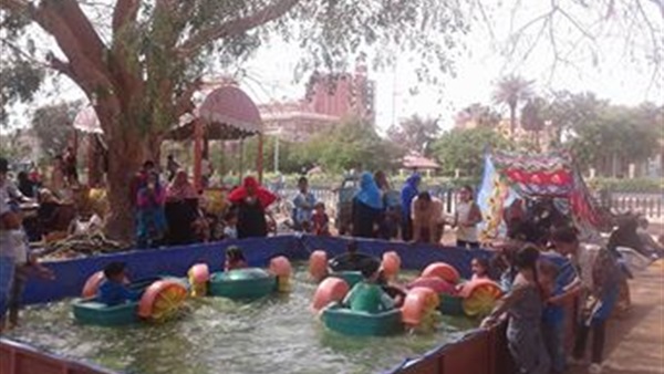 بالفيديو والصور ..أهالي الإسماعيلية يحتفلون بشم النسيم في الحدائق