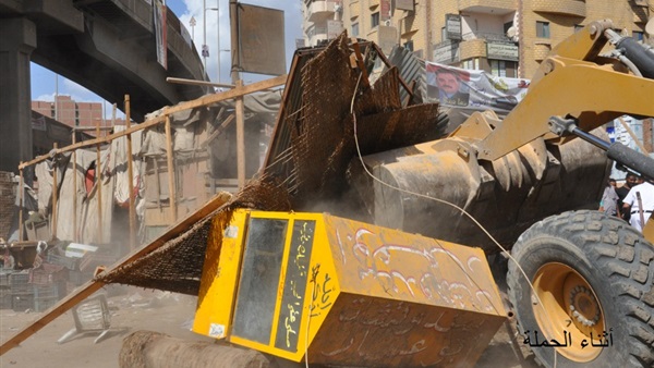 بالصور.. أجهزة الجيزة تزيل أكبر  سوق عشوائى بالطالبية  