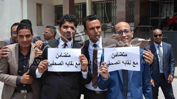 بالصور.. وقفة لشباب المحامين بالبحر الأحمر تضاما مع «الصحفيين»