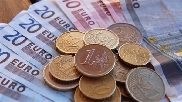 اليورو ينخفض بنسبة 0.2% إلى 1.1506 مقابل الدولار