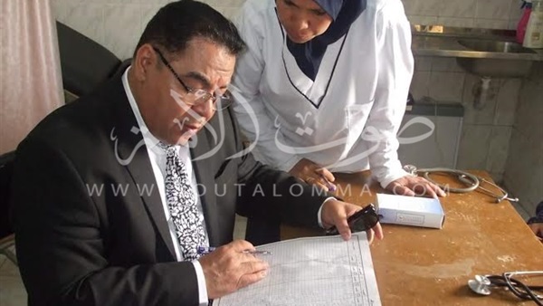 بالصور.. مجازاة أطباء الوحدة الصحية بالعدوة لتغيبهم عن العمل