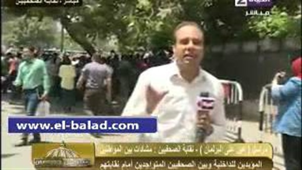 بالفيديو.. هتافات مندده بين مؤيدي الداخلية والصحفيين بمحيط النقابة