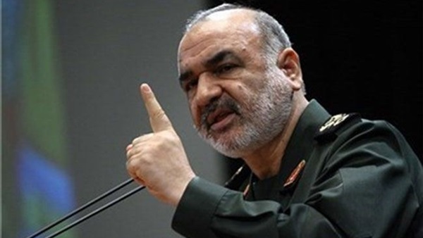 إيران تهدد بمنع السفن الأمريكية من عبور مضيق هرمز