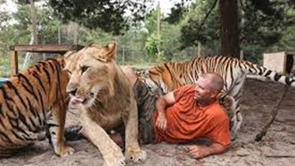 رجل يحول منزله إلى «حديقة حيوان»