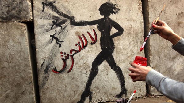  73% من المصريين:  "لبس البنات" سبب انتشار التحرش  