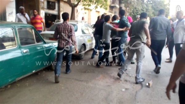 بالفيديو والصور.. اشتباكات بالأيدى بين «البلطجية» بسبب الأموال