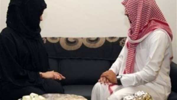 إماراتي يزوج 6 من بناته بمهر فنجان قهوة وتمر