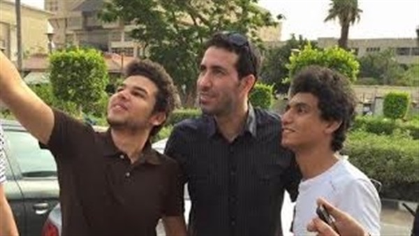 بالصور.. «أبو تريكة» و«عادل» يشاركان بدبلومة الفيفا بجامعة القاهرة