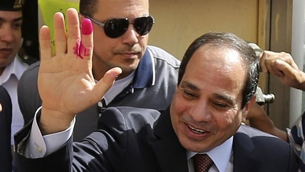 السيسي يصوت في الانتخابات البرلمانية  بمصر الجديدة للمرة الأولى في حياته 