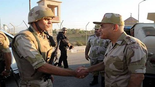 وزير الدفاع يتفقد الأوضاع الأمنية  في سيناء في أول أيام الإنتخابات 