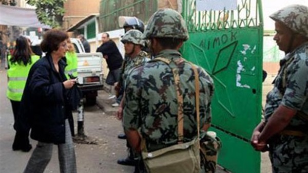 "الجيش" يطرد وكيل أحد المرشحين من داخل لجنة بالجيزة  