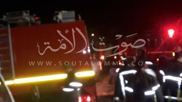 بالصور.. السيطرة على حريق لانش الغردقة وإصابة فرد بحرى 