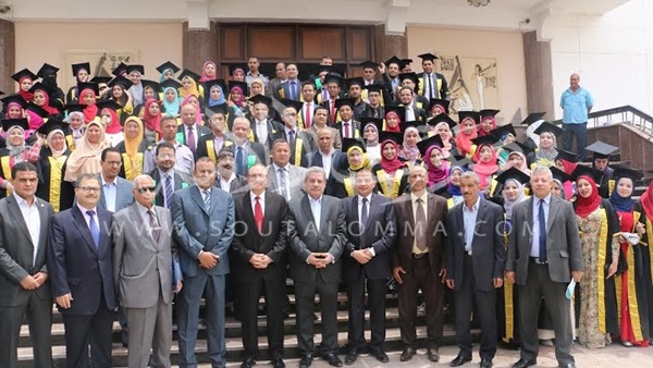 «طب بني سويف» تقف إجلالا لأولياء أمور الدفعة 14