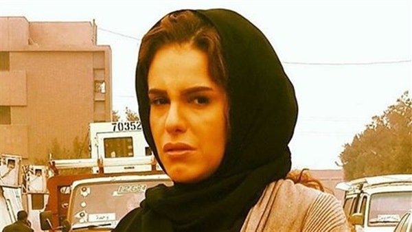 بالصورة.. دنيا في كواليس «الأسطورة»