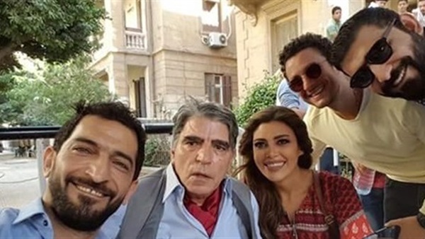 فريق «القرد بيتكلم» يحتفل بانتهاء التصوير