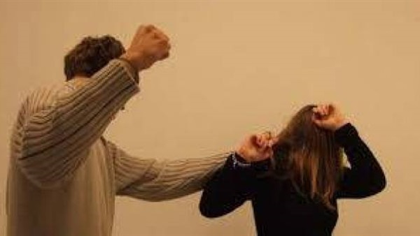 بالفيديو.. شاب يضرب حبيبته ويمنعها من الرقص بفرح