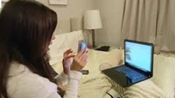 تعارف إلكتروني بدأ بزواج وتسبب بخيانة وانتهى بزنا وطلاق