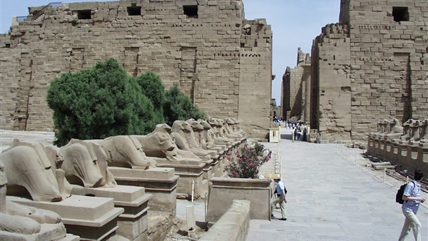 اختيار الأقصر عاصمة السياحة العالمية يتصدر عناوين الصحف