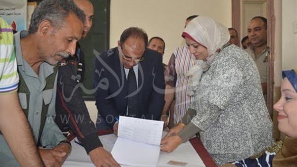  بالصور..محافظ البحيرة يدلي بصوته الانتخابي  