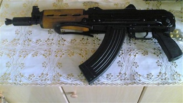 ضبط فلاح بحوزته بندقية آلية وفرد خرطوش بالمنيا