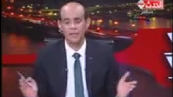 بالفيديو.. إعلامي يهدد وزير الآثار بتسليم قطعة آثرية بحوزته لـ«السيسي» 